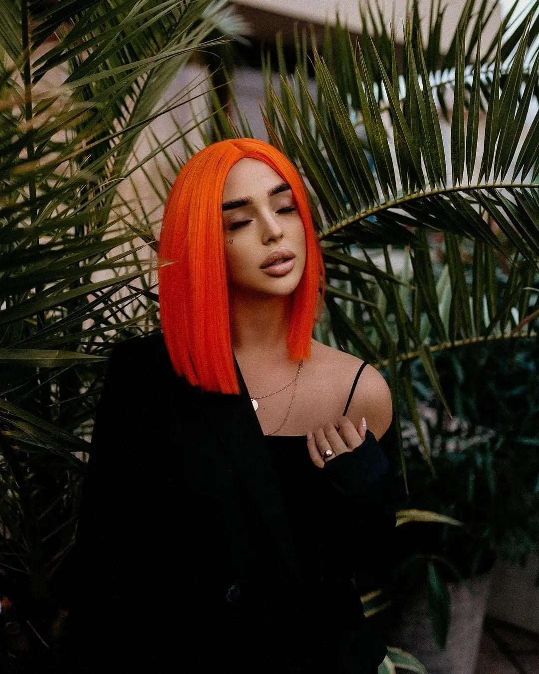 Synthetic Short Straight Bob Wig Middle Part Heat Resistant Synthetic Wigs for Halloween Cosplay Party