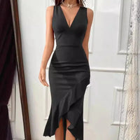 The New Europe and women's dress wrap buttocks swallow tail skirt v-neck slit ruffle dress dress