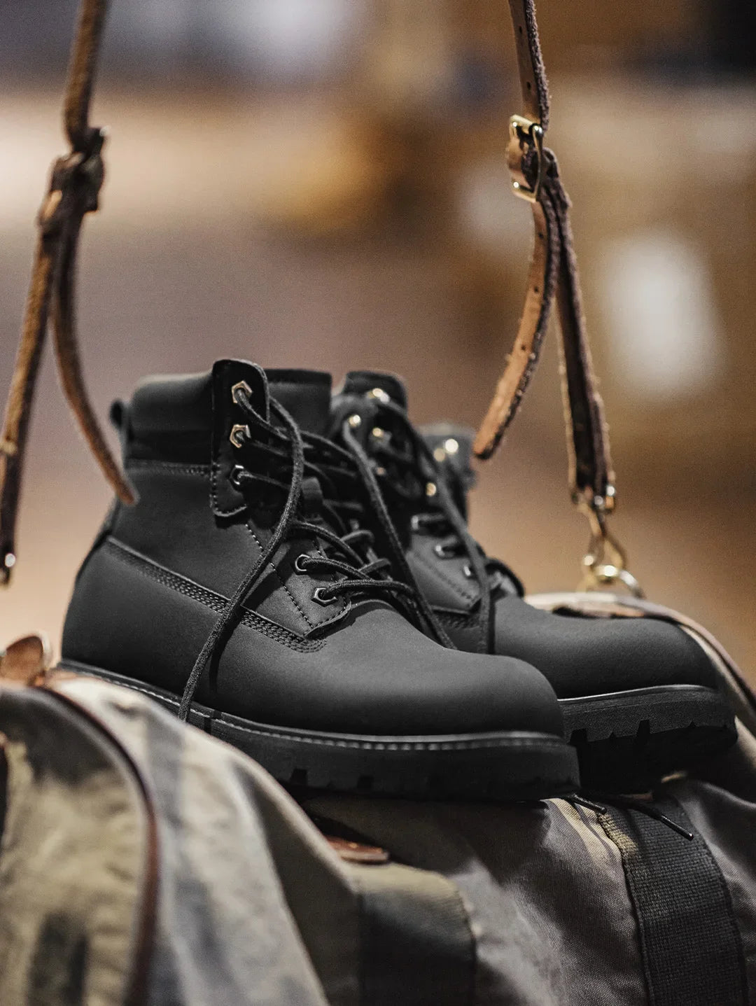 Maden Men's Versatile Black Boots Plush Lining Warmth Shoes Retro Non-Slip Thick Sole Work Boots Outdoor Casual Mid-Calf Boots